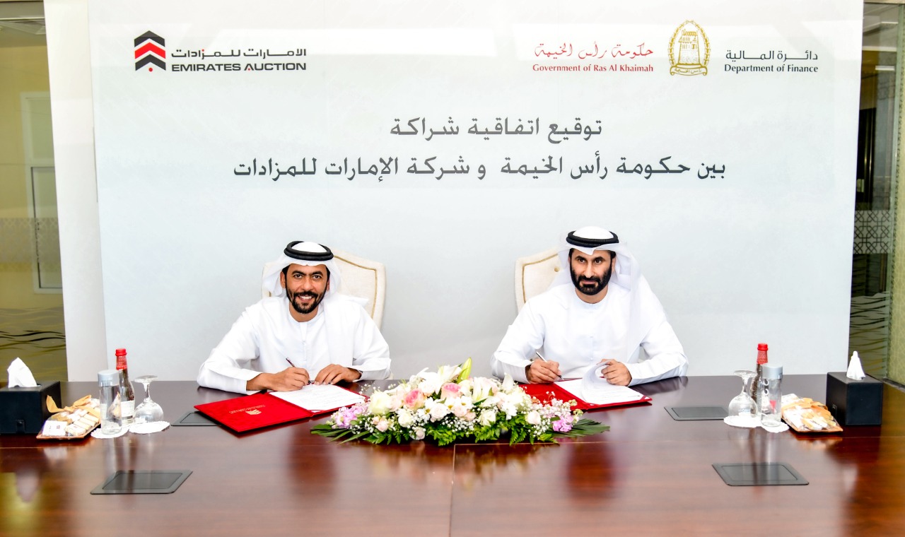 Read more about the article Ras Al Khaimah Finance and Emirates Auctions sign a cooperation electronic auctions agreement