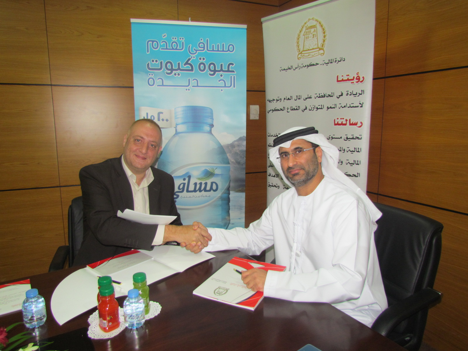 Read more about the article RAK finance Department signs a contract with Awafi Mineral Water